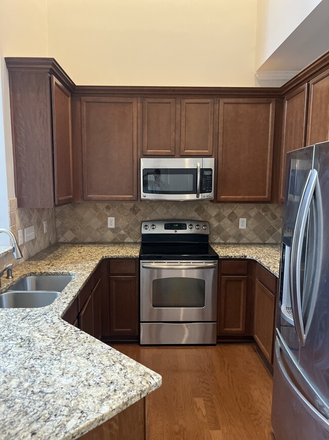 Photo - 5661 Tipperlinn Way