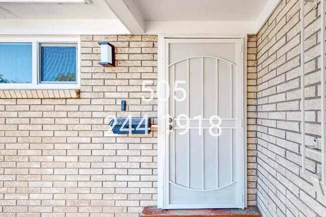 Photo - 1601 Georgia St NE