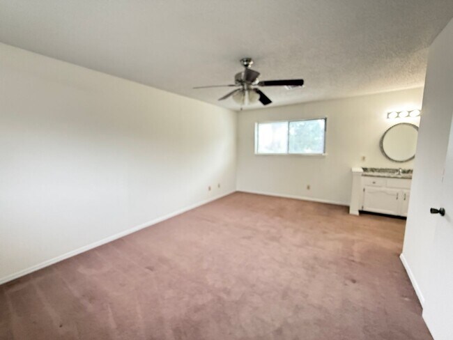 Photo - 3 Bedroom Duplex: One bed Downstairs, 2 large bedrooms upstairs