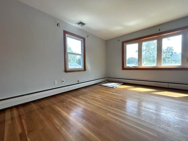 Photo - 122 Running Brook Rd