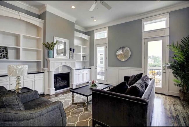 Building Photo - 2115 Bidwell Dr