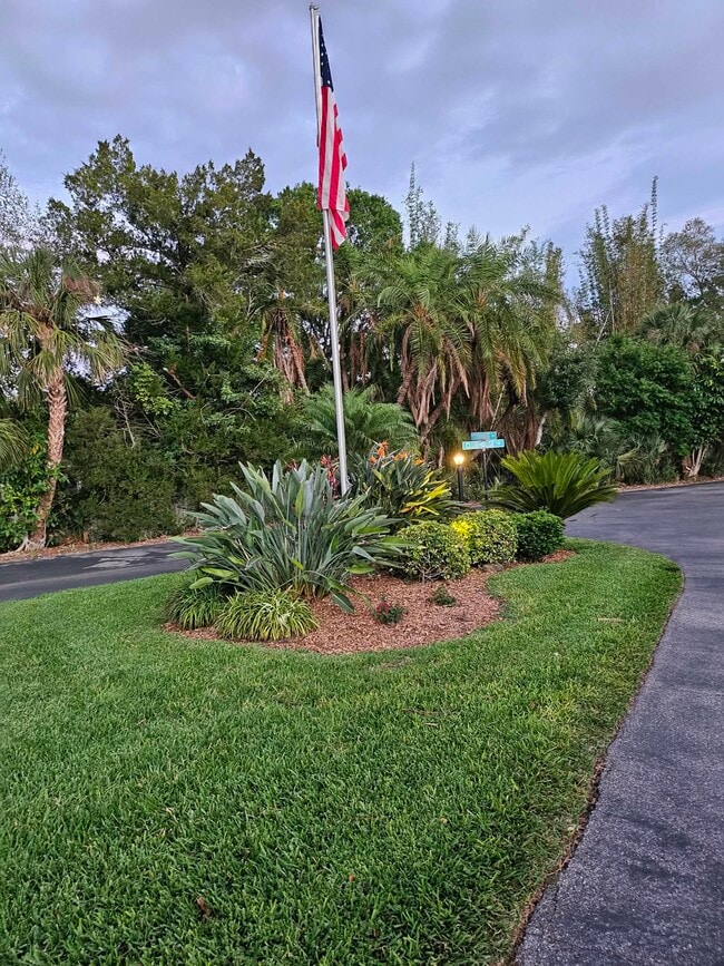 Building Photo - 2612 Clubhouse Dr Unit Forest Lakes Village #204