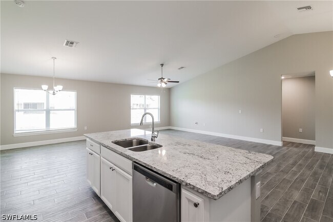 Photo - 2902 7th St W