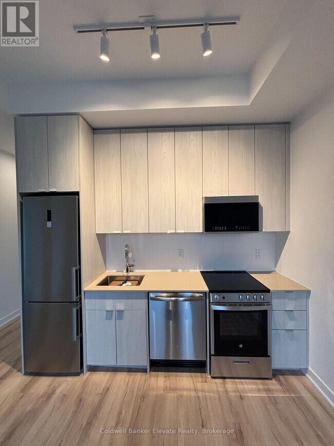 Photo - 1660 Bloor St W Unité 201