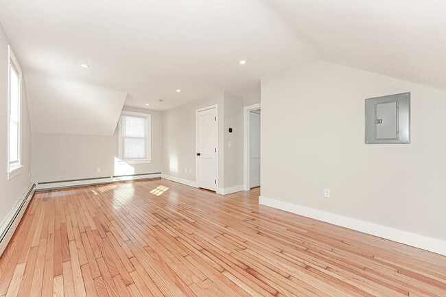 Building Photo - 26 Saint James St Unit 26 Rental
