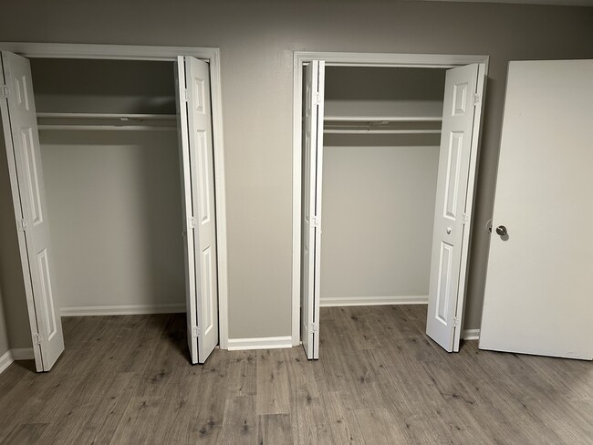 Armarios de dormitorio - 815 Raleigh St