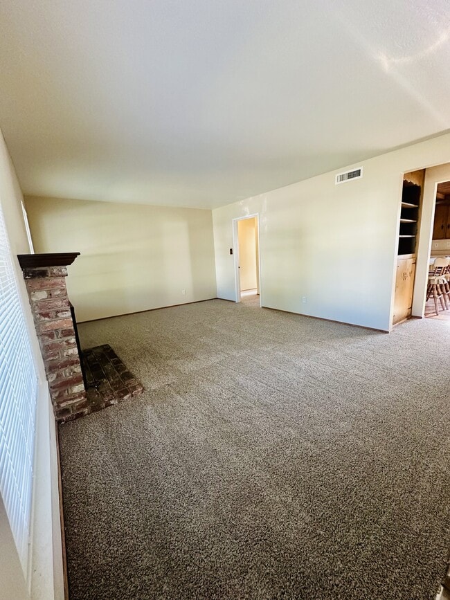 3178 Hillview Ct