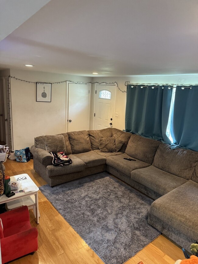130 Christopher Ln