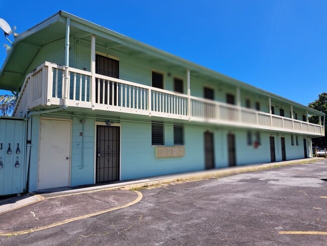 Building Photo - Large Studio w/Lanai Unit 7