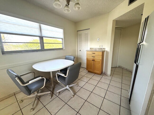 Photo - 1605 Abaco Dr Unidad M4