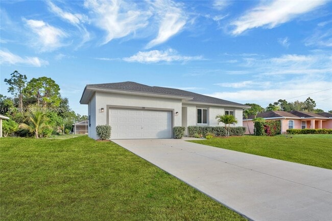 Photo - 719 Little Rock St E