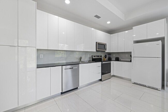 Photo - 674 Windermere Dr