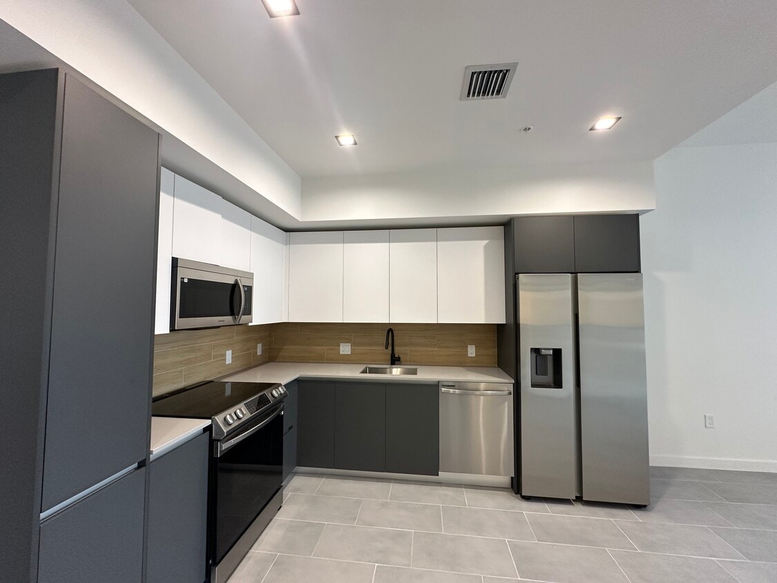 Photo - 319 NW 32nd St (Miami, FL)