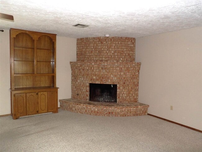 Photo - 308 SE Camelot Dr