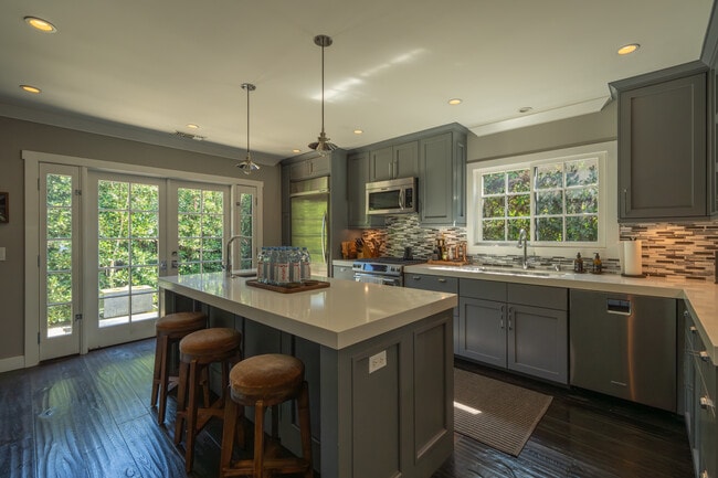 Photo - 1302 N Fuller Ave