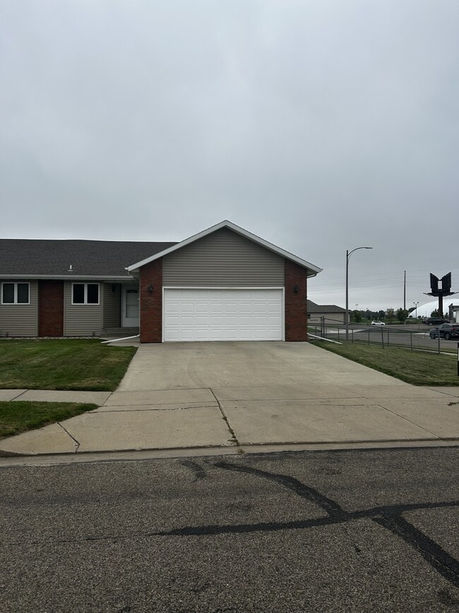Building Photo - 1931 Utah Dr