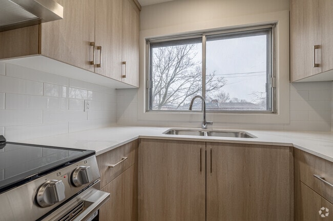 Interior Photo - 7211 Av Fielding