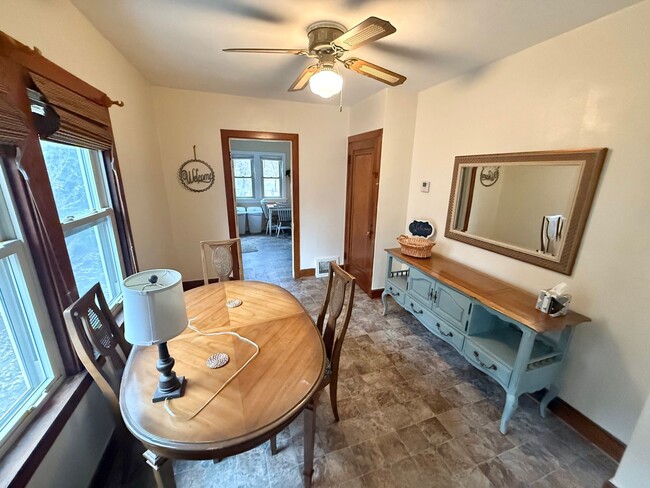 Photo - 511 10th Ave SE Unidad A511-Lower