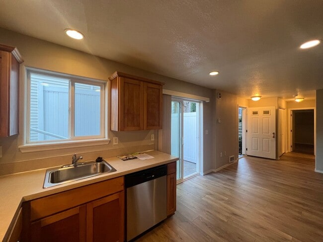 Photo - BIGGER and BETTER ONE BEDROOM in Hazelwood - Available June 1st - REMAINDER of JUNE RENT FREE - C... Unit 11873