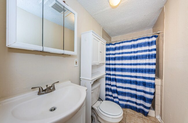 Photo - 1104 E Genesee St