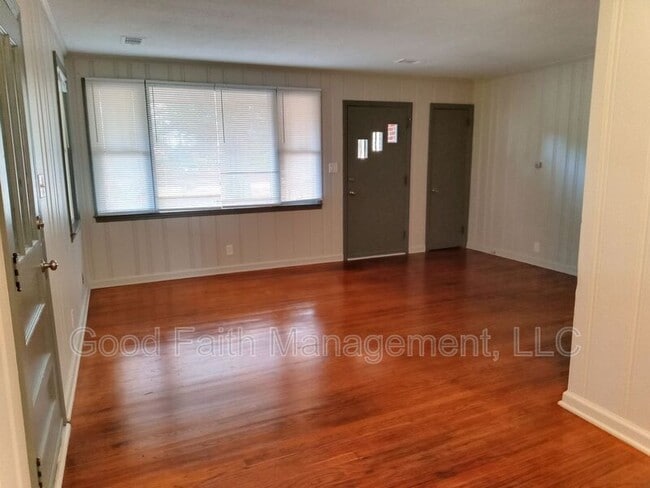 Photo - 3105 Old Louisville Rd