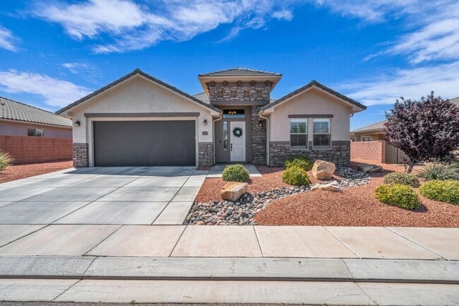 Beautiful 3 bed 2 bath Home! - Beautiful 3 bed 2 bath Home!