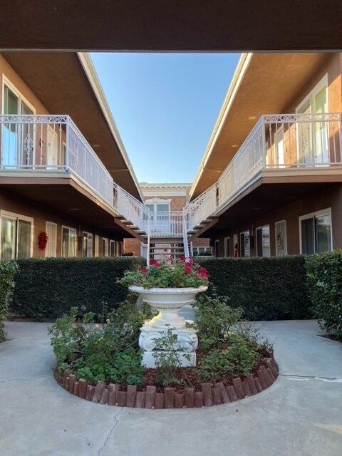 Photo - Comstock Apartments