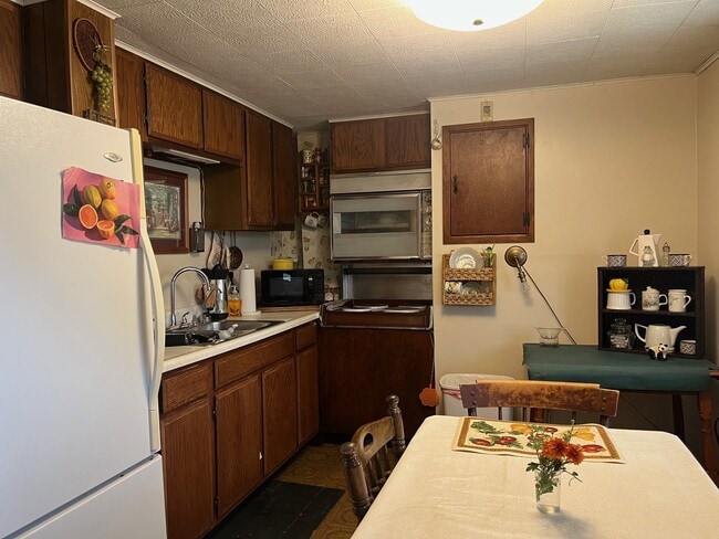 Photo - 7401 Sterrettania Rd