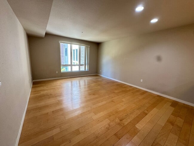 Photo - 1BED/1BATH CONDO AVAILABLE FOR RENT NEAR LAKE MERRIT IN DOWNTOWN OAKLAND, CA!!!
