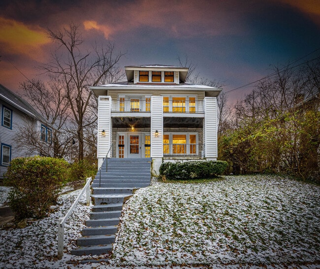 Building Photo - 2241 Hannaford Ave Unit 2241