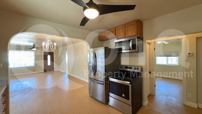 Building Photo - 215 N Hobson Rental