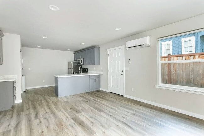 Photo - 927 S Cushman Ave