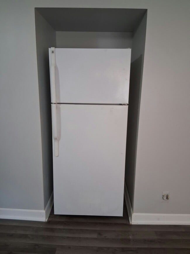 Photo - 933 W 95th St