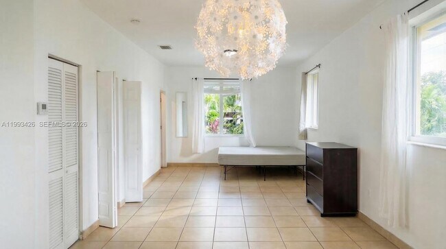 Photo - 404 NE 27th St Unidad 1=2A