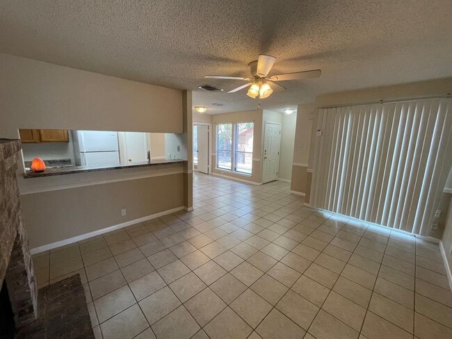 Photo - 318 W William Cannon Dr