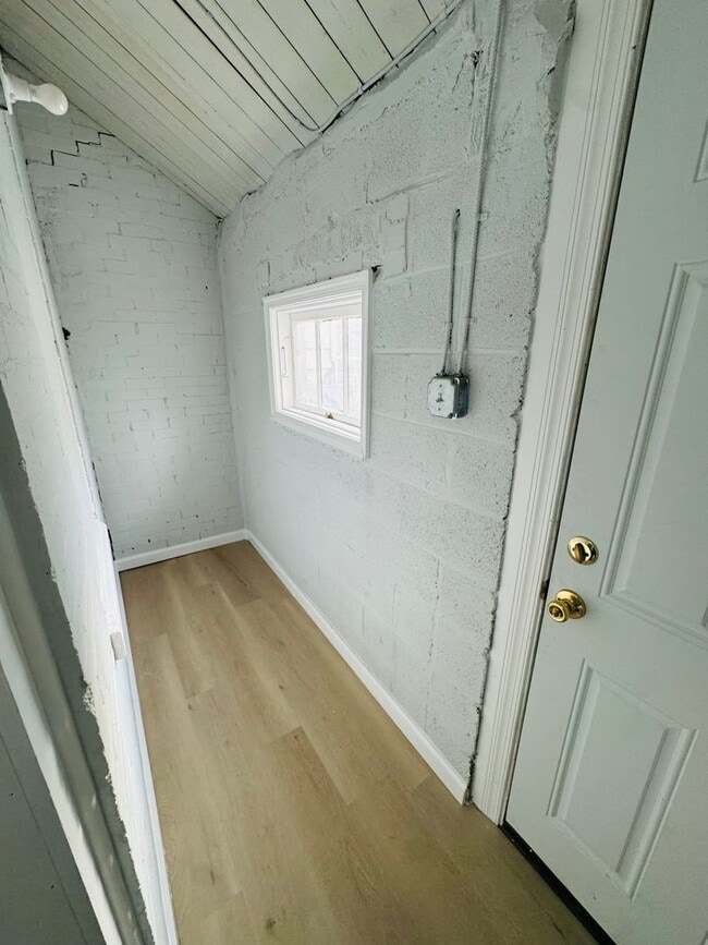 Photo - 2562 N Chadwick St