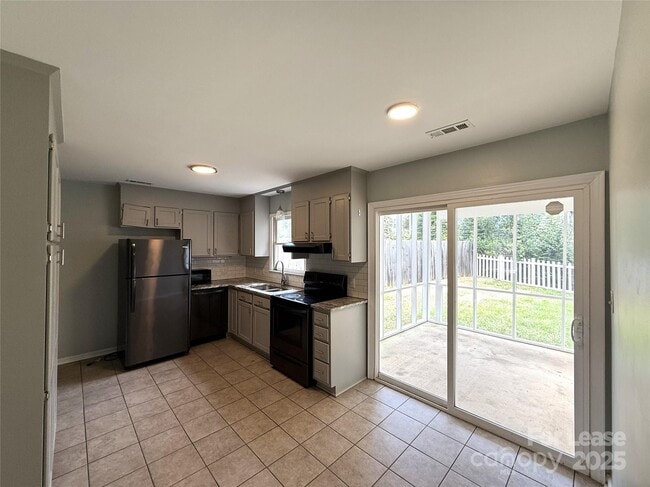 Photo - 420 Beaty St