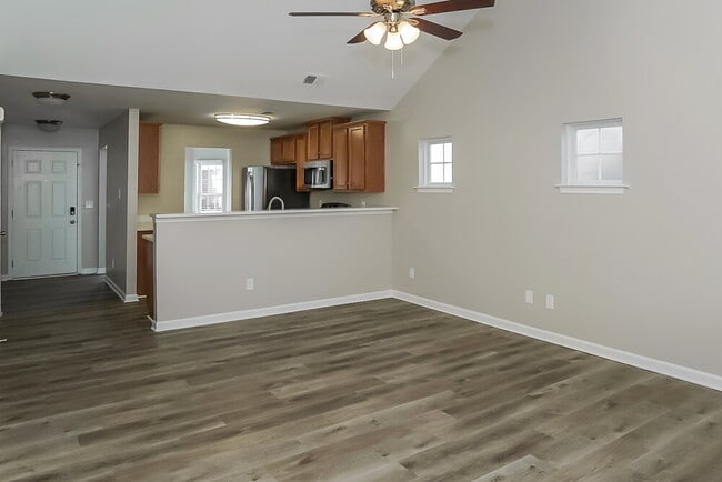 Photo - 550 Hill Crest Cir