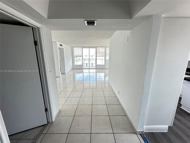 Building Photo - 3411 Indian Creek Dr Unit 1101 Rental