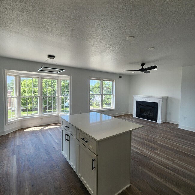 Photo - 209 W Jefferson St