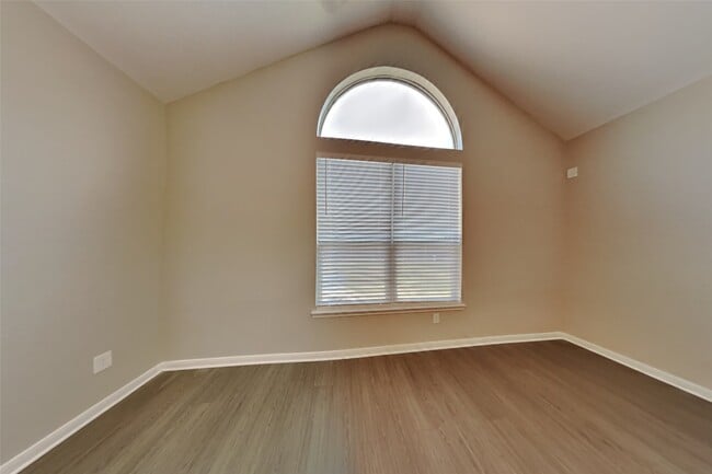 Building Photo - 21549 Duke Alexander Dr