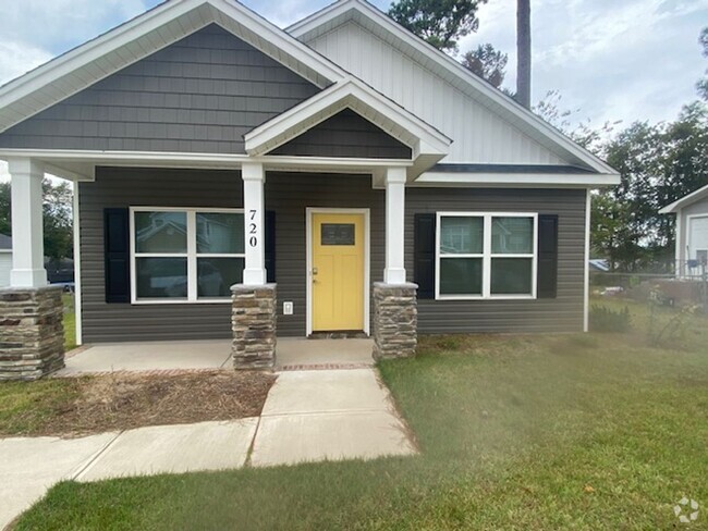 Building Photo - Charming 3-bedroom, 2-bath home between Le...