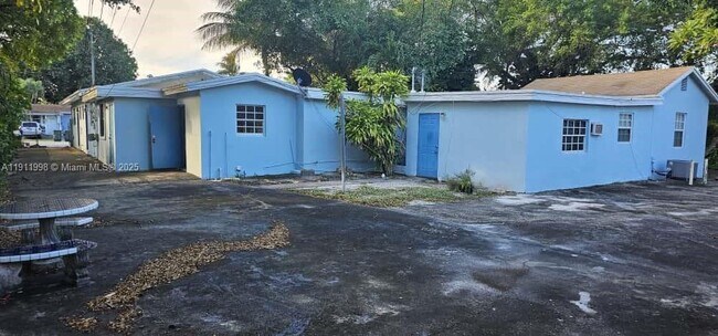 Photo - 161 NW 40th St Apartment Unit 5