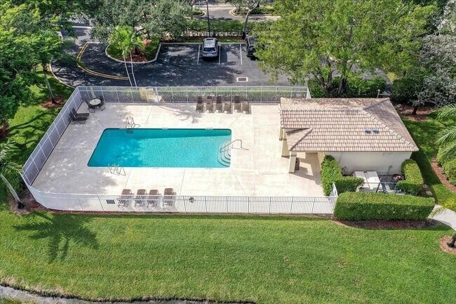 Photo - 4722 Lago Vista Dr