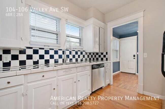 Photo - 104-106 Valley Ave SW-