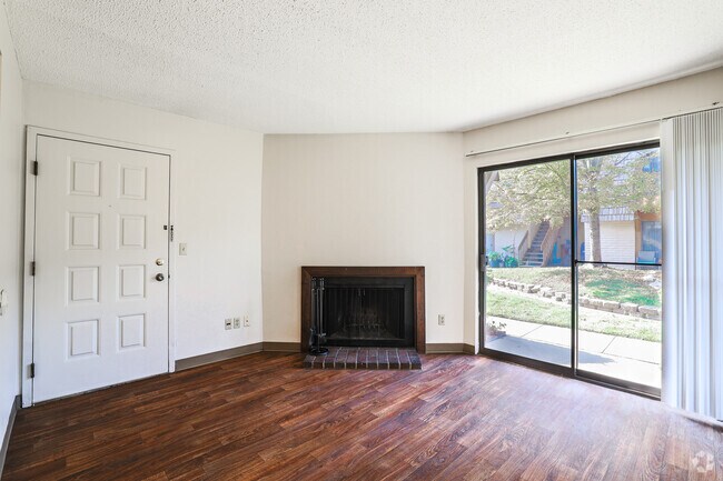 1BR, 1BA - 685SF - Living Room