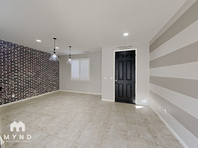 Building Photo - 10772 Grayslake Dr