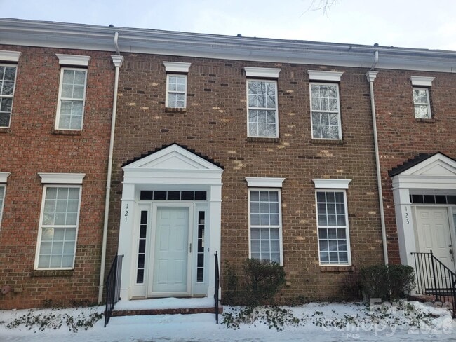 Building Photo - 121 Singleton Rd