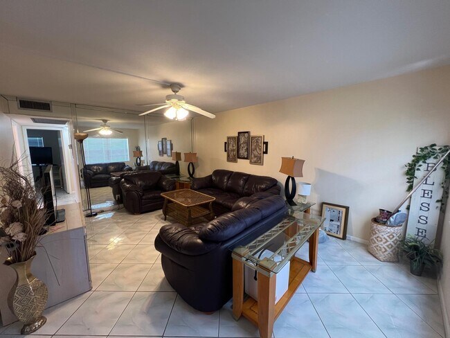 Photo - 43 Fanshaw Dr