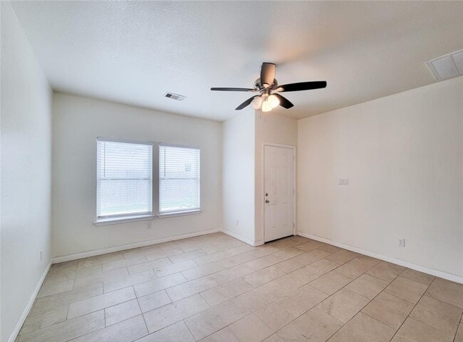 Photo - 6805 Larkstone St